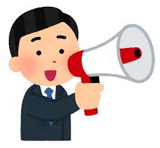 拡声器で話をしている男性