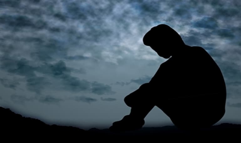 悩んでいる男性